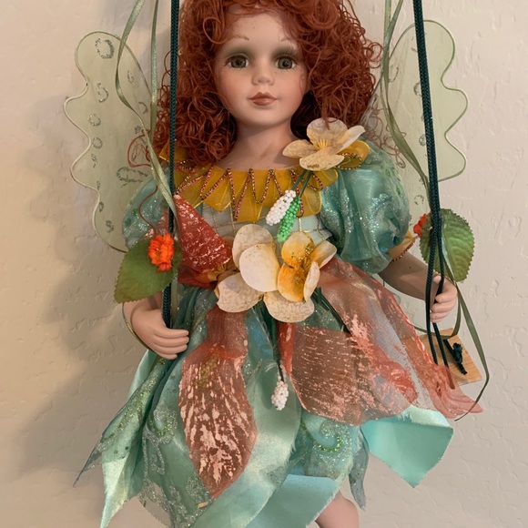 CATHAY COLLECTION GORGEOUS LIMITED EDITION PORCELAIN SWINGING FAIRY DOLL - Picture 8 of 8